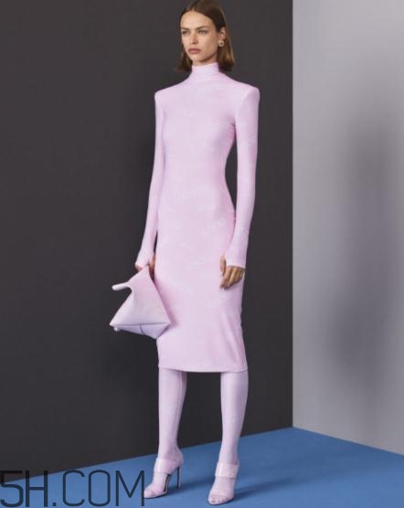 versace2018早秋服裝系列好看嗎_有哪些款式？