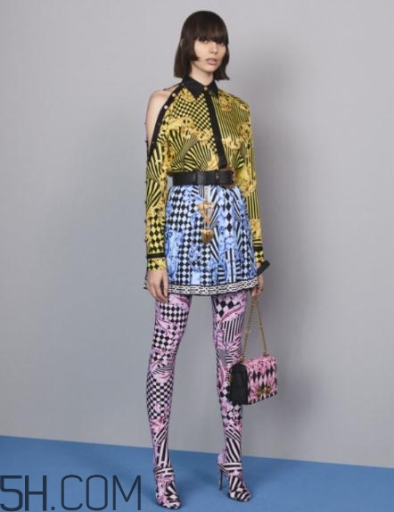 versace2018早秋服裝系列好看嗎_有哪些款式？