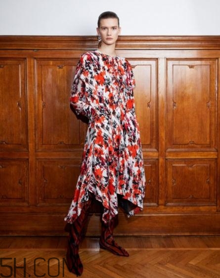 roberto cavalli2018早秋服裝系列好看嗎_有哪些款式？