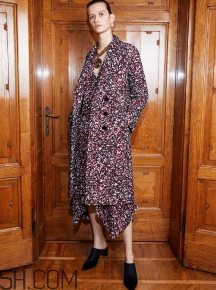 roberto cavalli2018早秋服裝系列好看嗎_有哪些款式？