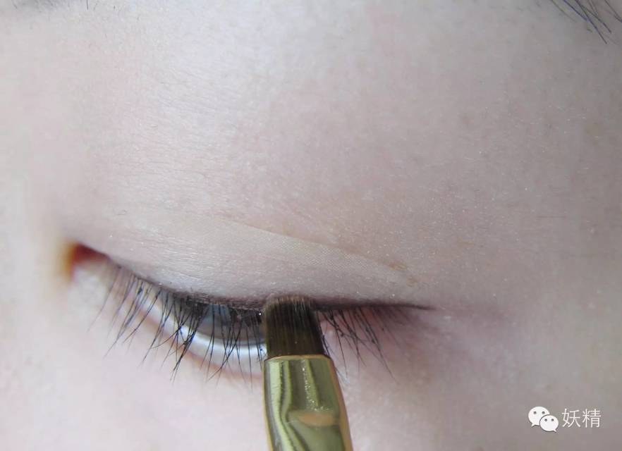 實(shí)用的五種眼線(xiàn)畫(huà)法 眼線(xiàn)防暈染方法