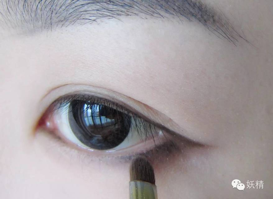 實(shí)用的五種眼線(xiàn)畫(huà)法 眼線(xiàn)防暈染方法