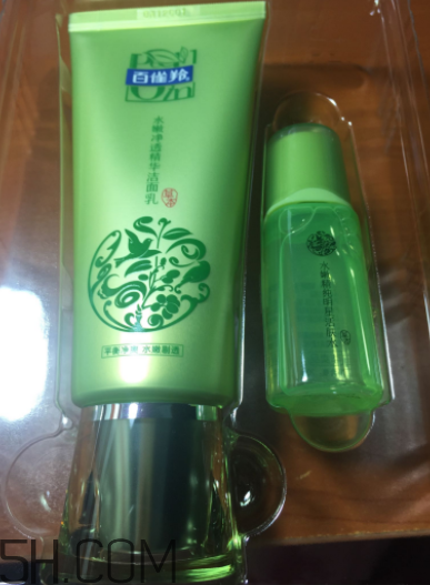 百雀羚泡沫潔面乳洗后緊繃嗎？適合干皮嗎？