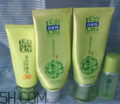 百雀羚泡沫潔面乳洗后緊繃嗎？適合干皮嗎？