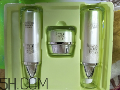 百雀羚至臻皙白組合套裝包含哪些？什么功效？
