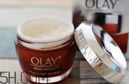 olay大紅瓶面霜適合白天用嗎？能見光嗎？