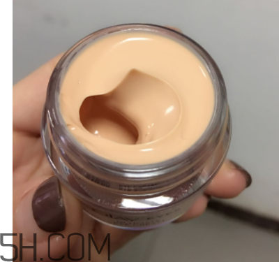 Olay素顏眼霜油不油？適合什么膚質(zhì)？