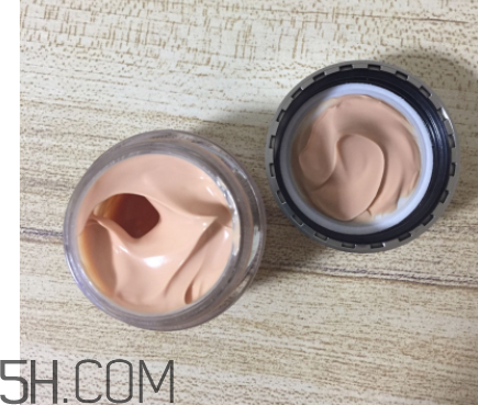 Olay素顏眼霜油不油？適合什么膚質(zhì)？