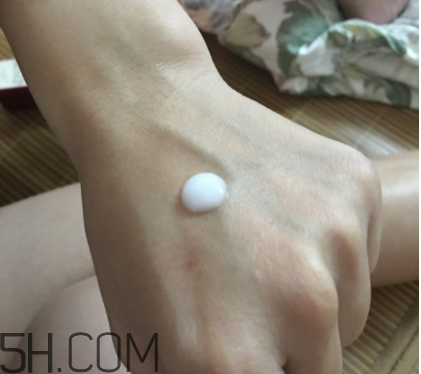 Olay小臉精華露是乳液?jiǎn)幔坑迷谀囊粋€(gè)步驟？