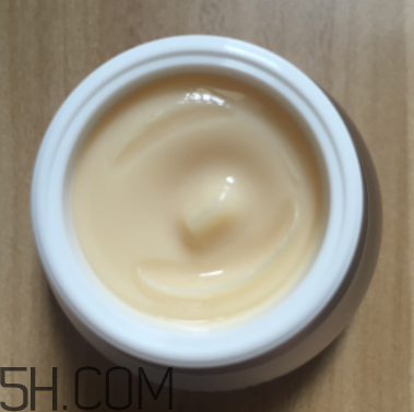 sum37魔法眼霜油不油？油皮能用嗎？