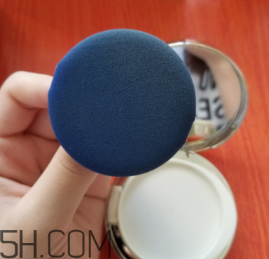 sum37空氣感氣墊霜浮粉嗎？適合油皮嗎？