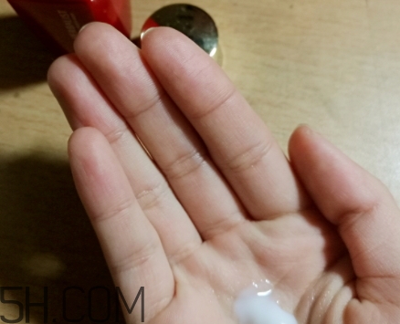 avenir艾文莉是什么牌子？高絲艾文莉和雪肌精哪個(gè)好？