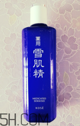 雪肌精化妝水適合干皮嗎？適合痘肌嗎？