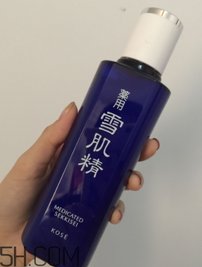 雪肌精化妝水盈潤型適合油皮嗎？適合夏季嗎？