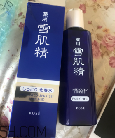 雪肌精化妝水盈潤(rùn)型是清潔水嗎？能美白嗎？