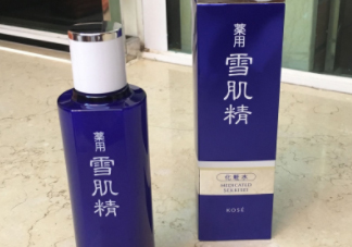 雪肌精化妝水盈潤型成分是什么？會(huì)使皮膚變薄嗎？