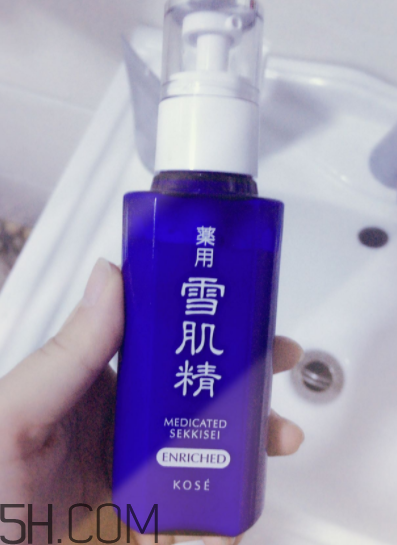 雪肌精盈潤乳液適合油皮嗎？適合夏季嗎？