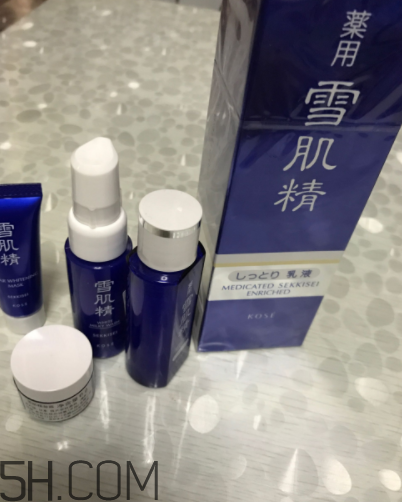 雪肌精盈潤乳液適合油皮嗎？適合夏季嗎？