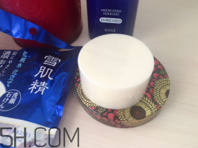 雪肌精泡沫洗顏皂適合干皮嗎？洗后緊繃嗎？