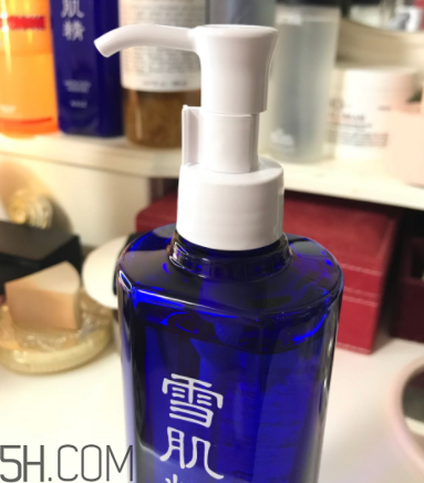 雪肌精卸妝油糊眼睛嗎？雪肌精卸妝油悶痘嗎？