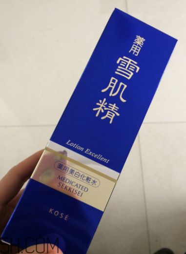 雪肌精優(yōu)純菁華水是爽膚水嗎？有什么功效？
