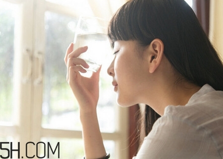 女性初潮一般多少歲？女性初潮年齡如何預(yù)測(cè)？