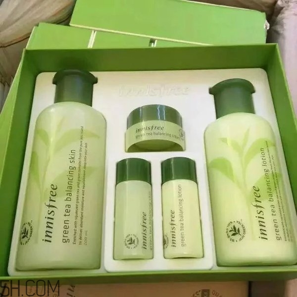 悅詩風(fēng)吟哪個(gè)系列適合干性肌膚？冬天用乳液還是霜？