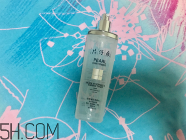 片仔癀珍珠亮膚水適合敏感皮嗎？有刺激嗎？