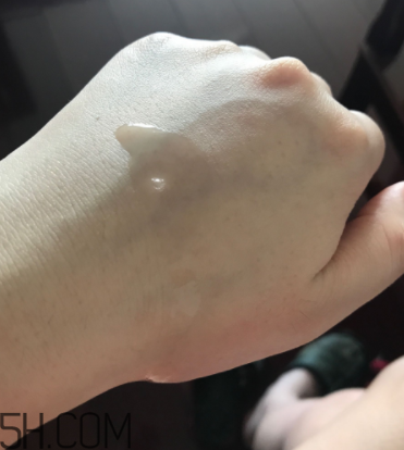 片仔癀珍珠亮膚水適合油皮嗎？適合夏季嗎？
