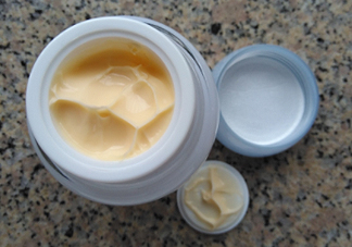 片仔癀珍珠膏白天能用嗎？會(huì)不會(huì)變黑？