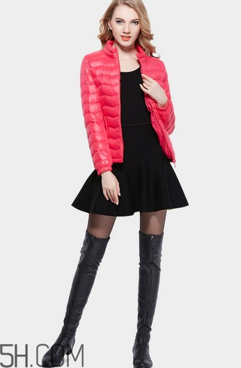 女裝羽絨服怎么保養(yǎng)？輕薄羽絨服怎么搭配？