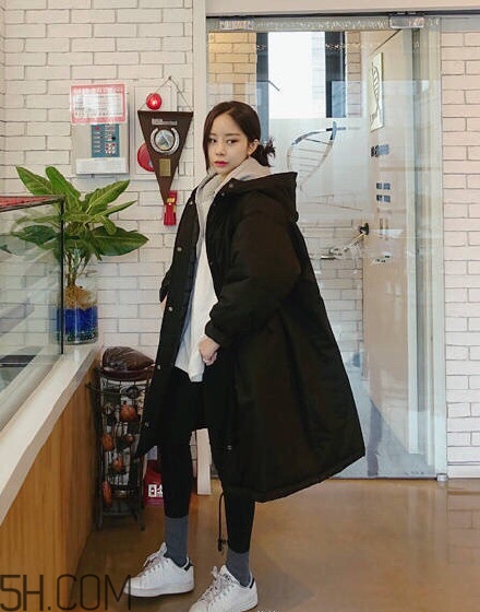 羽絨服怎么穿不顯胖？冬季好看的女裝羽絨服時尚搭配