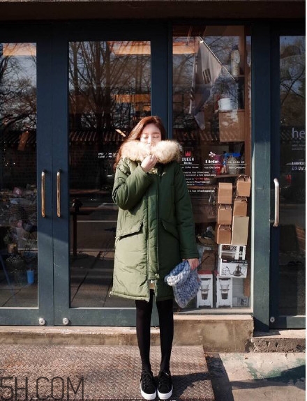 羽絨服怎么穿不顯胖？冬季好看的女裝羽絨服時尚搭配