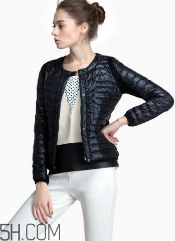 女裝羽絨服怎么保養(yǎng)？輕薄羽絨服怎么搭配？