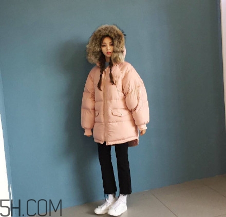 羽絨服怎么穿不顯胖？冬季好看的女裝羽絨服時尚搭配