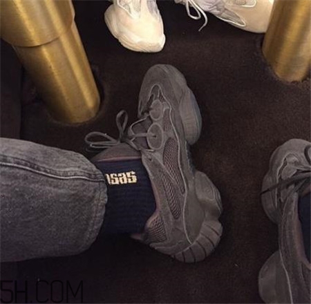 yeezy 500 desert rat純黑配色實物什么樣？