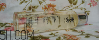 羽西蟲草新肌水有什么功效？適合什么膚質(zhì)？