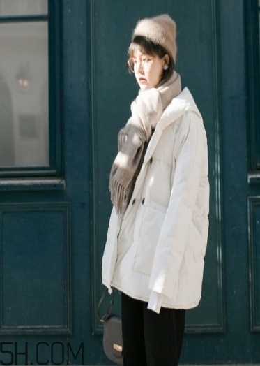 羽絨服搭配什么褲子好看？羽絨服搭配推薦