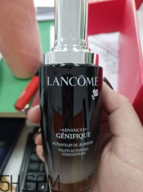 肌底液和精華有什么區(qū)別？蘭蔻小黑瓶可以單獨用嗎？