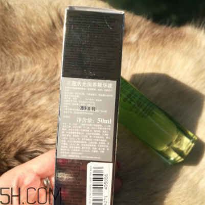 蘭蔻水光瓶后續(xù)要疊加面霜嗎？可以和精華疊加嗎？