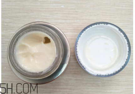 蘭蔻菁純眼霜與小黑瓶眼霜有什么區(qū)別？哪個好用？