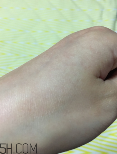 蘭蔻美膚修護(hù)精華乳有刺激嗎？適合敏感肌嗎？