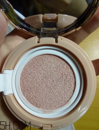 韓熙貞礦物氣墊霜油不油？適合油皮嗎？