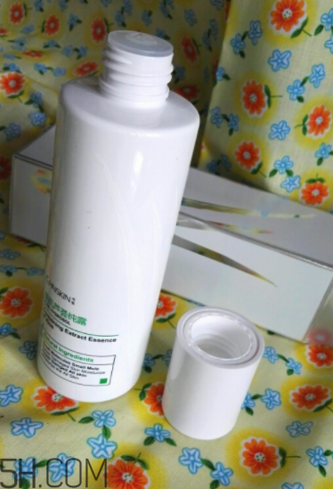 瓷肌蘆薈純露是爽膚水嗎？瓷肌蘆薈純露是乳液嗎？