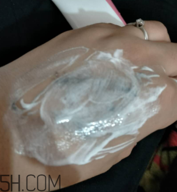 瓷肌晶透雪肌潔面乳可以卸妝嗎？清潔力如何？