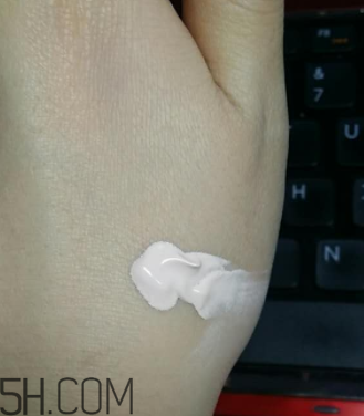 瓷肌礦物CC霜油不油？瓷肌礦物CC霜適合什么膚質(zhì)？