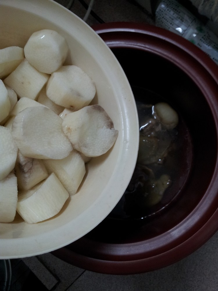 馬蹄和山藥能一起煲湯嗎？山藥和馬蹄能一起吃嗎？