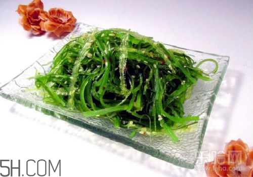 甲狀腺腫大和甲亢的區(qū)別有哪些？甲狀腺腫大適合吃什么食物？