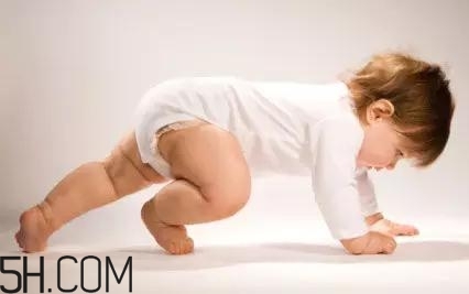 怎樣能夠訓練嬰幼兒的肌肉？寶寶為什么總是在鬧騰？