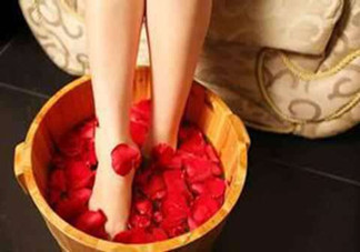 女性冬季泡腳要注意什么？女性泡腳養(yǎng)生的方法是什么？